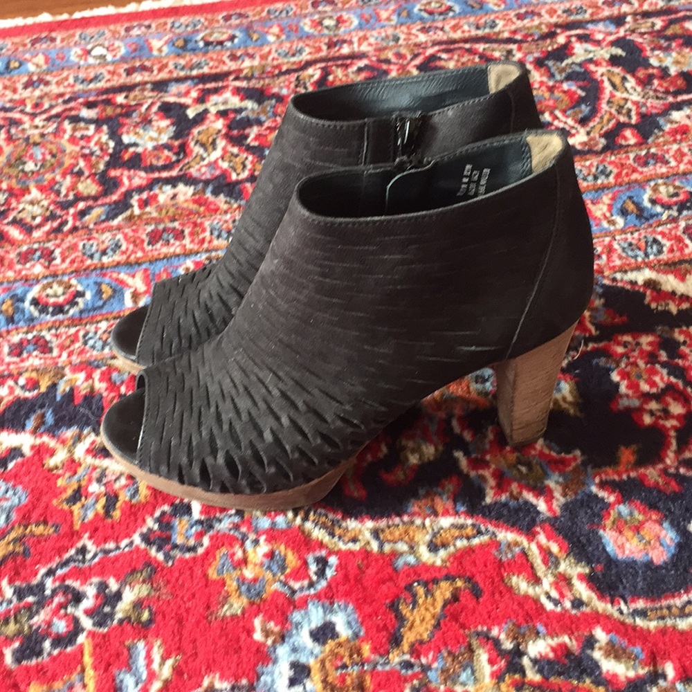 Paul Green heels. 8 1/2. Black laser cut.